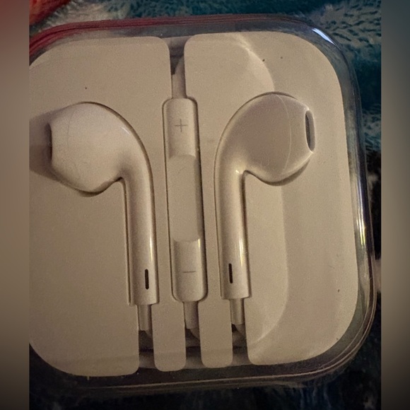 Apple Other - Apple new  Wired Earbuds with Inline Volume Remote iPhone 14 or less series